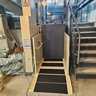 320683