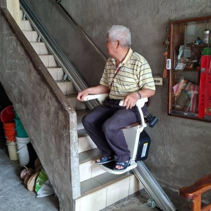 20260818_苗栗三灣｜樓梯升降椅直軌型CS1｜住家裝設案例｜